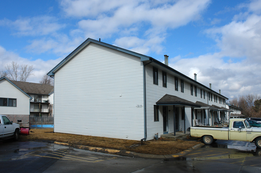 1215-1219 Gold Coast Rd in Papillion, NE - Building Photo