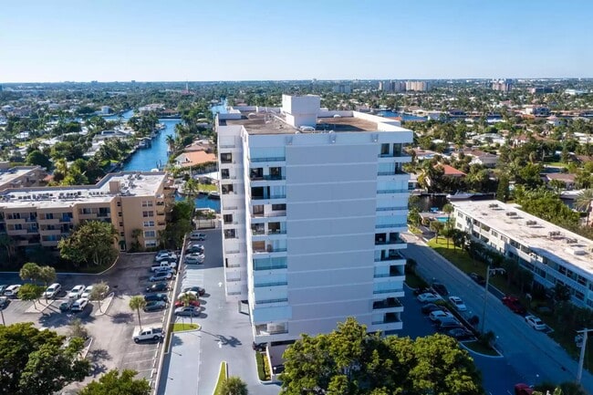 1401 S Ocean Blvd in Pompano Beach, FL - Building Photo - Building Photo
