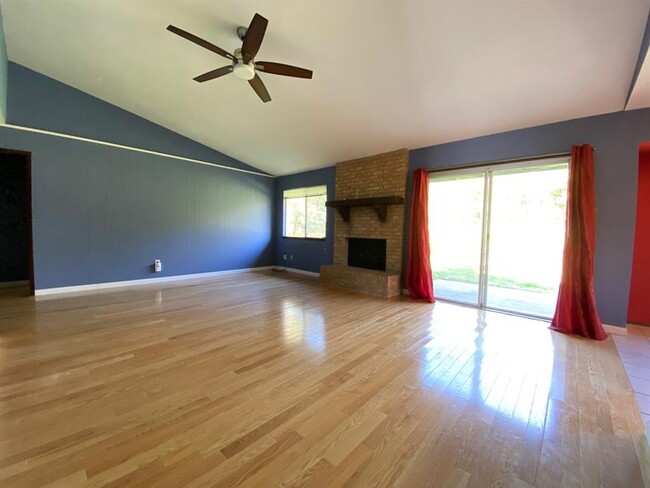 2504 Lazy Oaks Dr in Austin, TX - Building Photo - Building Photo