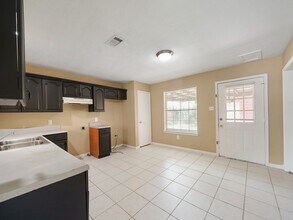 24023 Strong Pine Dr in Huffman, TX - Building Photo - Building Photo