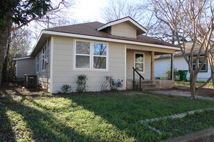 1038 Green St in Stephenville, TX - Building Photo