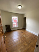 232 Hewitt W Ave, Unit 2 in Marquette, MI - Foto de edificio - Building Photo