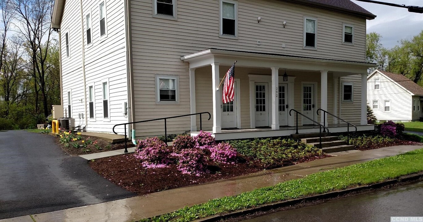 292 Mansion St in Coxsackie, NY - Building Photo