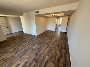 302 E Helena Dr in Phoenix, AZ - Foto de edificio - Building Photo
