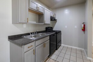 Redstone Garden Apartments in Huntsville, AL - Building Photo