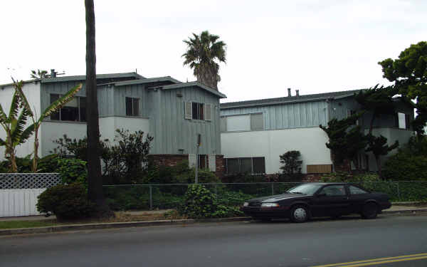 4953 W Point Loma Blvd in San Diego, CA - Building Photo - Building Photo