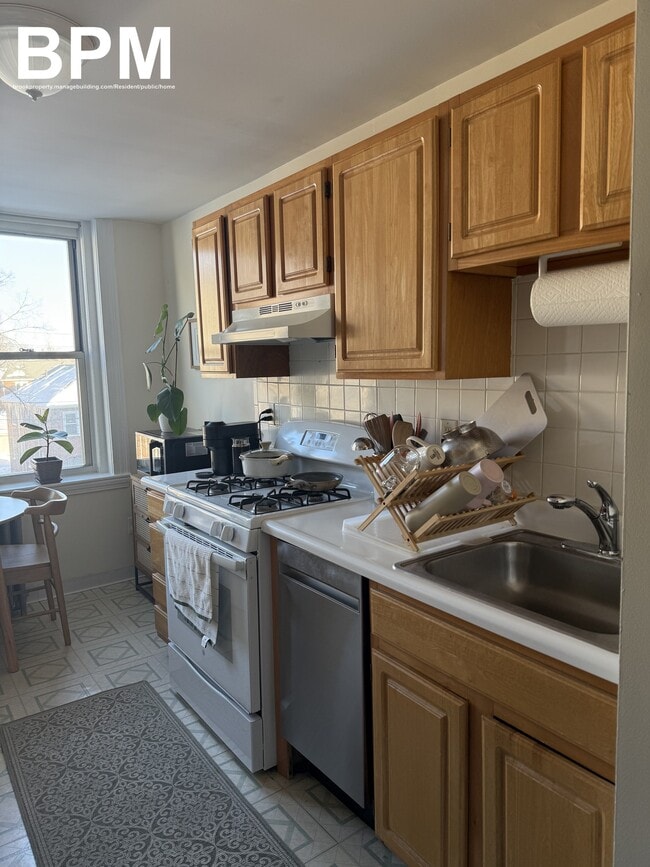 28 Colborne Rd, Unit 8 in Boston, MA - Foto de edificio - Building Photo