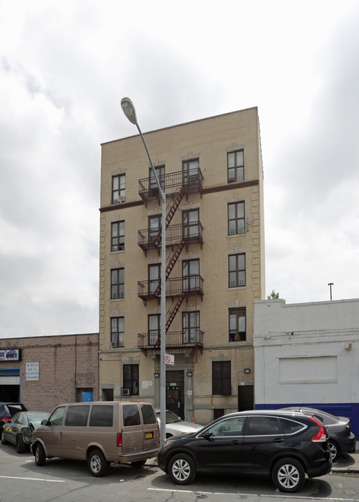 3890 Park in Bronx, NY - Building Photo