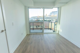 1100-1100 Sheppard Ave W in Toronto, ON - Building Photo - Building Photo