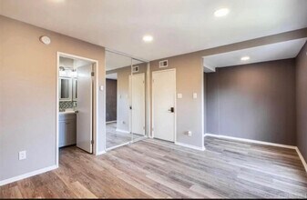 5700 Etiwanda Ave, Unit 261 in Tarzana, CA - Building Photo - Building Photo