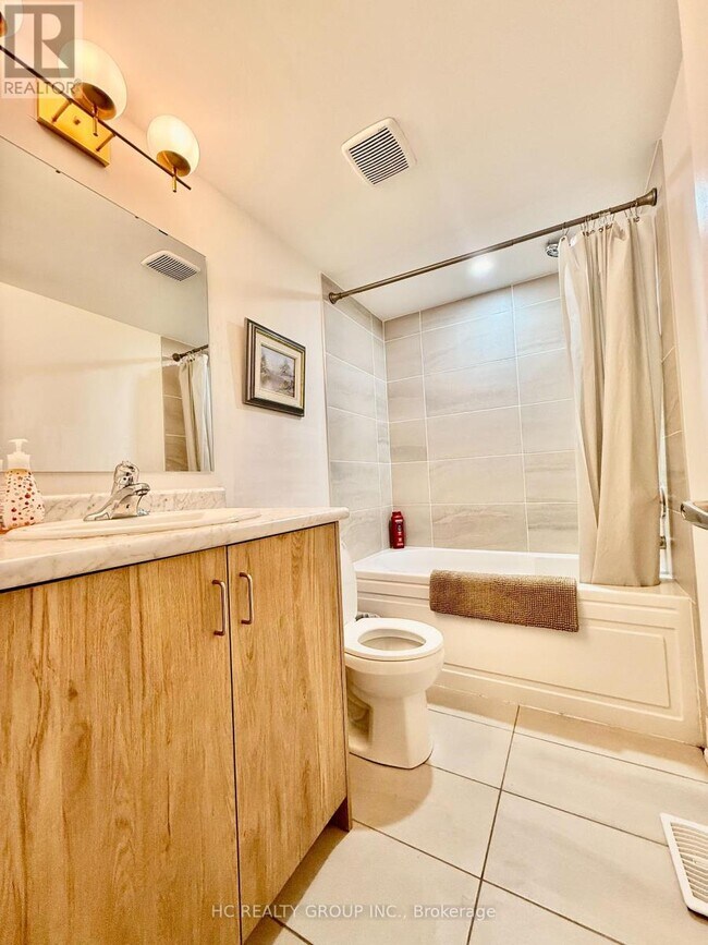 2130 Royal Gala Cir in Mississauga, ON - Building Photo - Building Photo