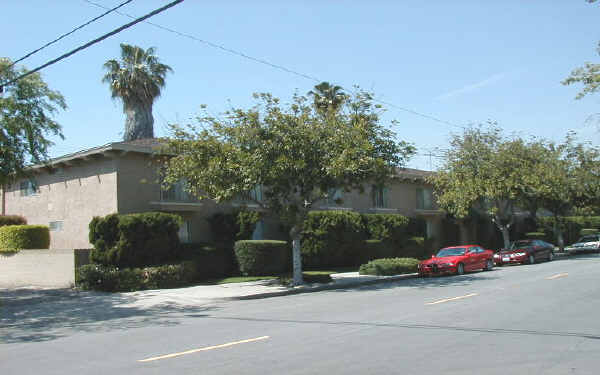 2041 San Anseline Ave in Long Beach, CA - Building Photo