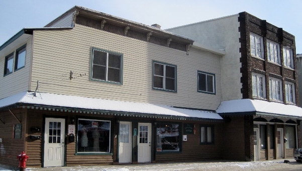 126-130 Broadway in Saranac Lake, NY - Foto de edificio