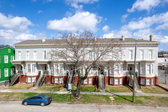 402-410 W Park Ave in Savannah, GA - Foto de edificio - Building Photo