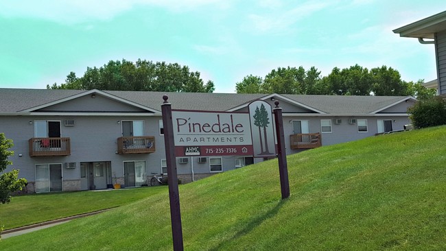 Pinedale Apartments in Menomonie, WI - Building Photo - Building Photo