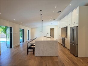 8845 SW 176th Terrace in Palmetto Bay, FL - Foto de edificio - Building Photo