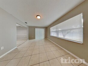 6320 Moog Rd in Holiday, FL - Foto de edificio - Building Photo