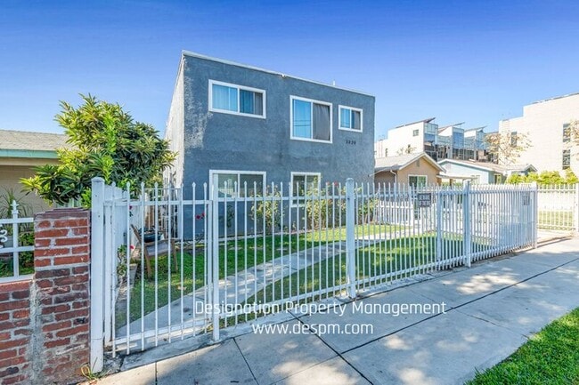 3220 Casitas Ave in Los Angeles, CA - Foto de edificio - Building Photo