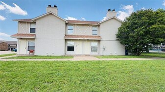 221 Meadow Ct in Keller, TX - Building Photo