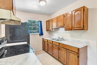 4407 Melvin Cir E in Jacksonville, FL - Building Photo - Building Photo