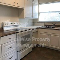 833 NW Fir Ave in Redmond, OR - Foto de edificio - Building Photo