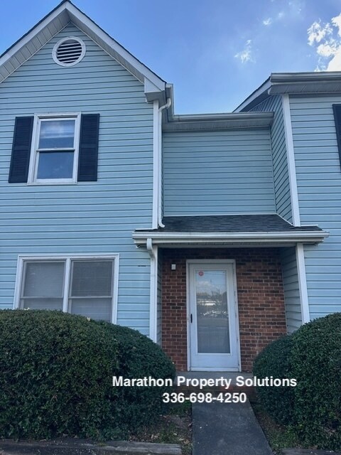 1695 Brewer Rd in Winston-Salem, NC - Foto de edificio