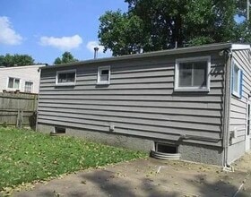 7737 Clevedon St in St. Louis, MO - Foto de edificio - Building Photo