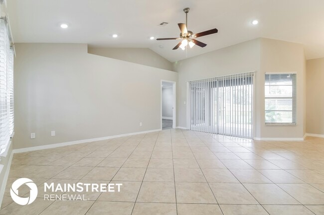 8332 Caloosa Rd in Ft. Myers, FL - Building Photo - Building Photo