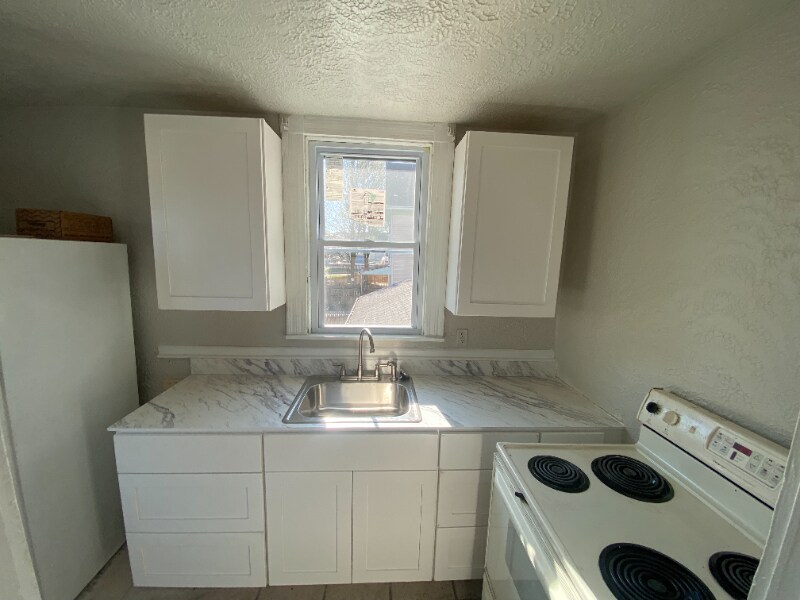 163 Frothingham Ave, Unit 163 B in Jeannette, PA - Foto de edificio