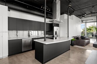 1700 Meridian Ave in Miami Beach, FL - Building Photo - Building Photo