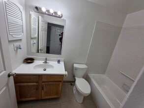 26 Winans Ave, Unit Dante in Newark, NJ - Foto de edificio - Building Photo