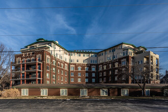 The Crestwood in Kansas City, MO - Building Photo - Building Photo