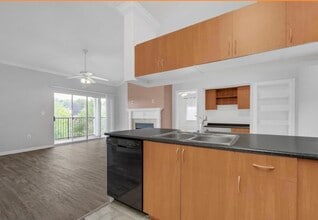 13502 Derry Glen Ct, Unit 403 in Germantown, MD - Building Photo - Building Photo