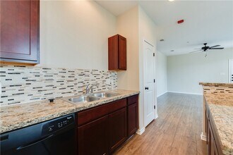 1915 Dartmouth St, Unit 3035 in College Station, TX - Building Photo - Building Photo