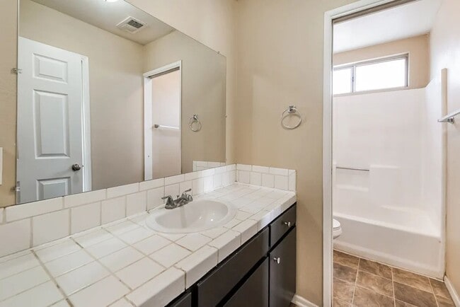 2665 E Jefferson St in Carson, CA - Building Photo - Building Photo