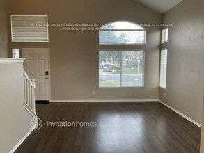 2035 W Sunnyview Dr in Rialto, CA - Foto de edificio - Building Photo