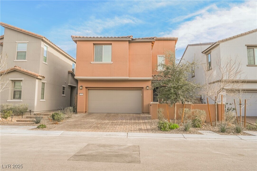 27 Santo Mio Ct in Henderson, NV - Building Photo