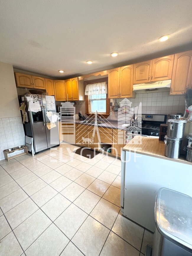727 Bennington St, Unit 1