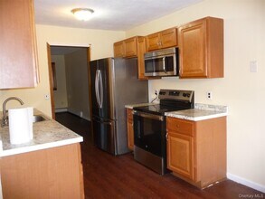 12 Shelley Ct in Middletown, NY - Building Photo - Building Photo