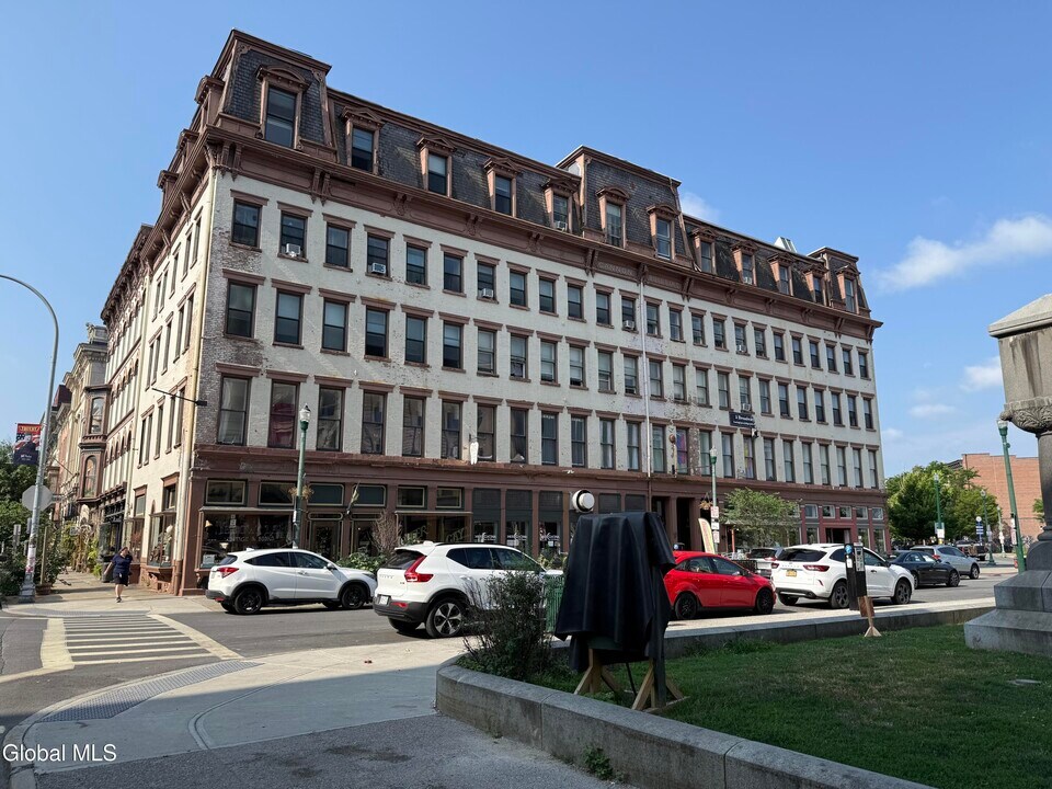 5 Broadway in Troy, NY - Building Photo