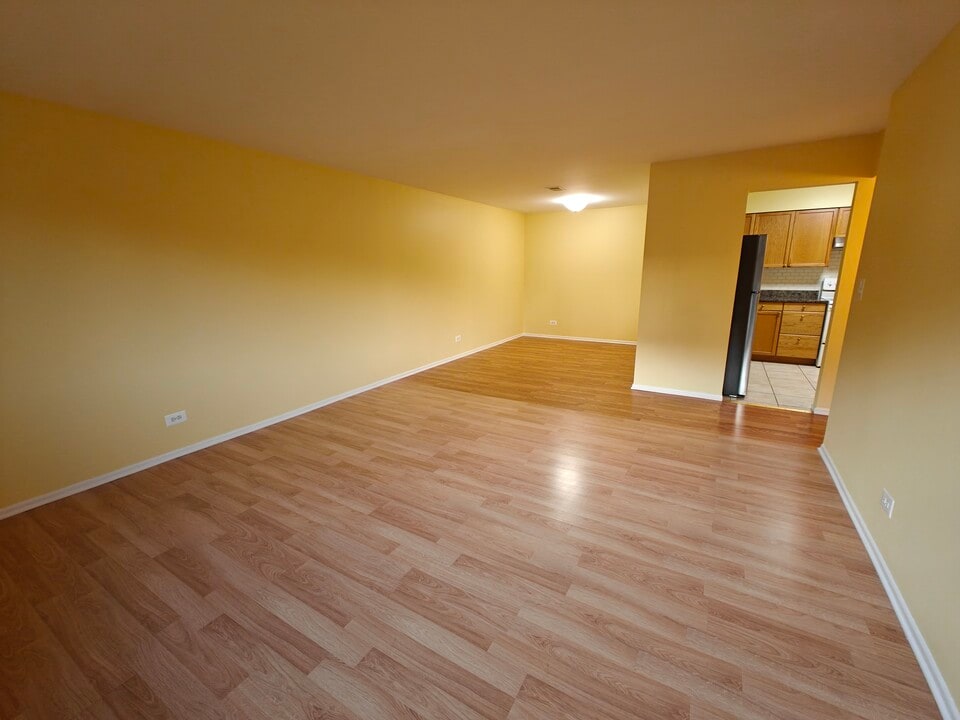 2600 Brookwood Way Dr, Unit 214 in Rolling Meadows, IL - Building Photo