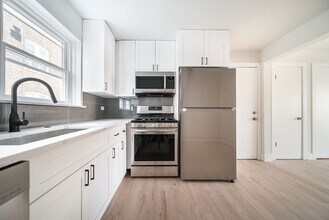 5201 W Wellington Ave in Chicago, IL - Building Photo - Building Photo