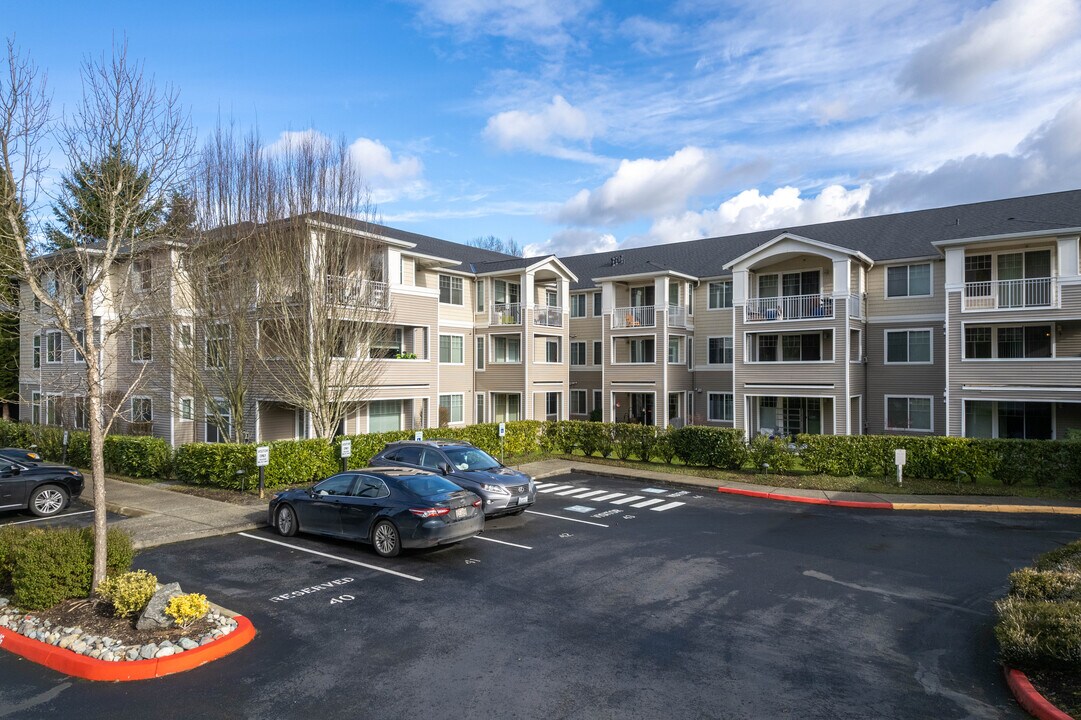 Le Chateau Condominiums in Bellevue, WA - Building Photo