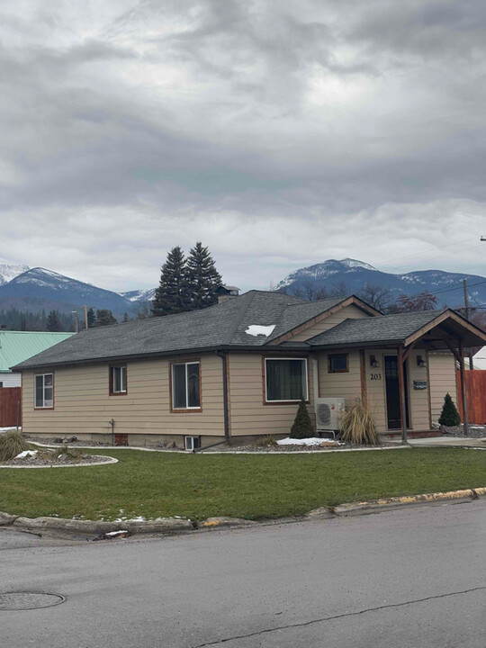 203 W 10th St in Libby, MT - Building Photo