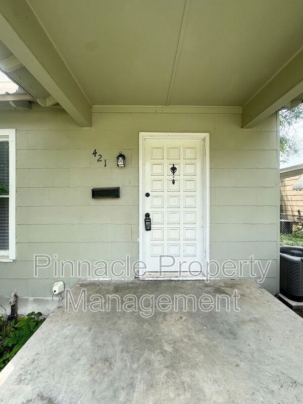 property at 421 S Van Buren St