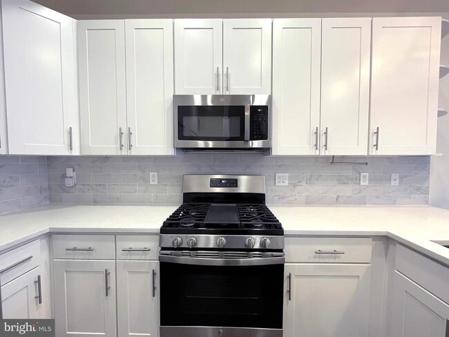 514 W Montgomery Ave in Philadelphia, PA - Building Photo - Building Photo