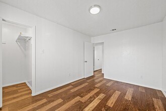 6913 Wentworth Dr, Unit #C in Austin, TX - Building Photo - Building Photo