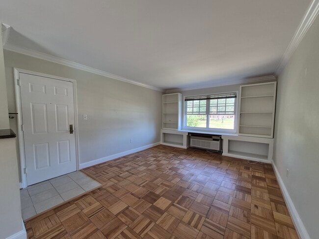 1602 W Abingdon Dr, Unit 201 in Alexandria, VA - Building Photo - Building Photo