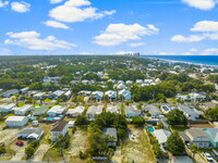 230 Wisteria Ln in Panama City Beach, FL - Foto de edificio - Building Photo