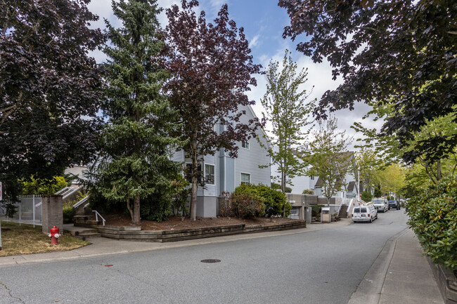 Ashlea Gate in Surrey, BC - Building Photo - Building Photo